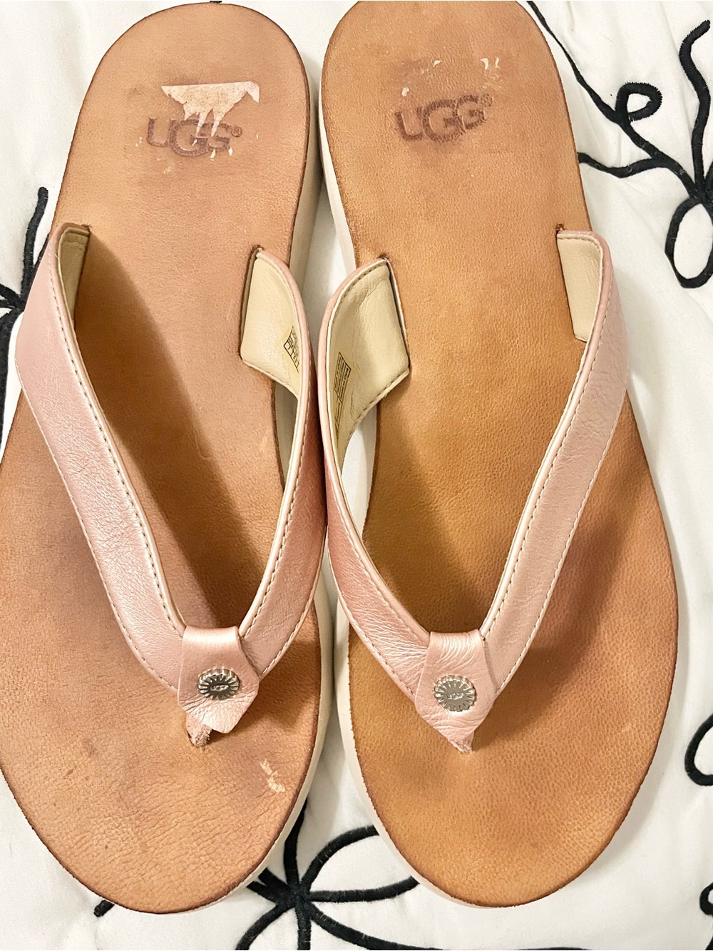 UGG Women’s Blush Pink Leather Flip Flops